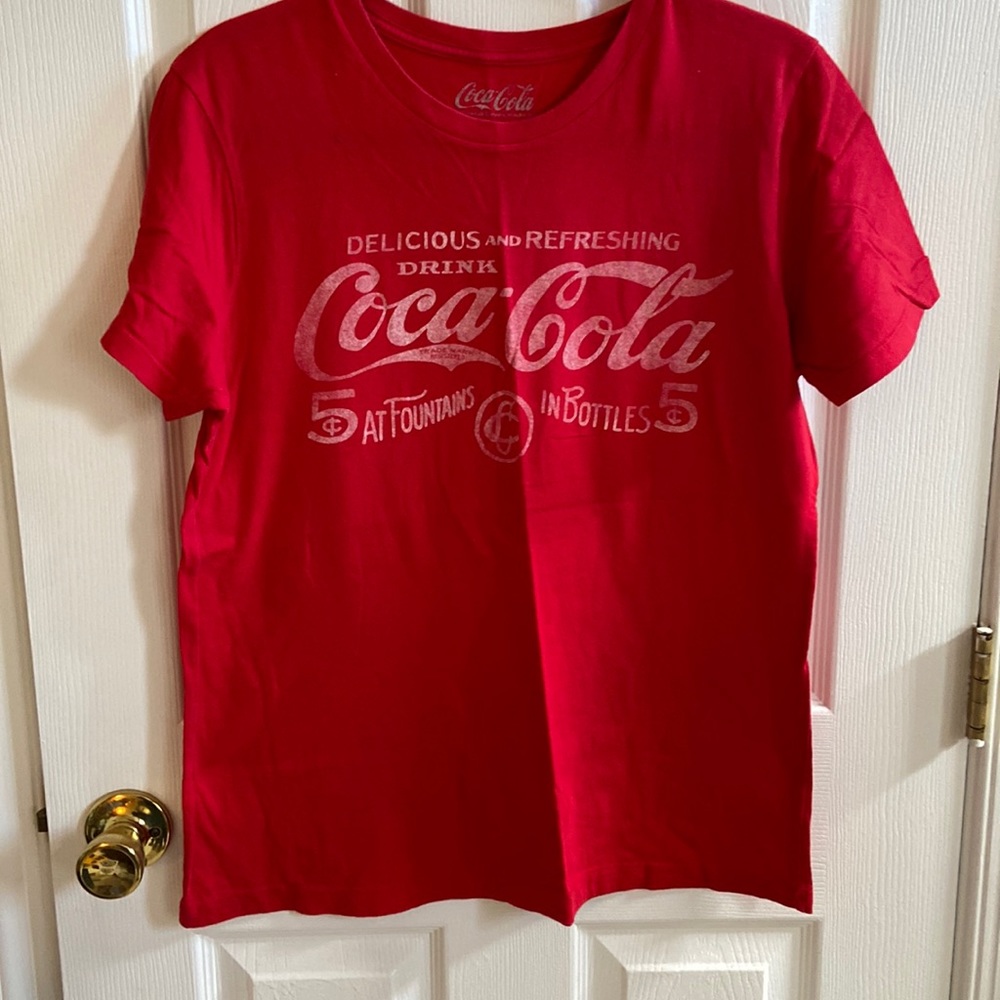 Coca-Cola women’s cutT-shirt EUC